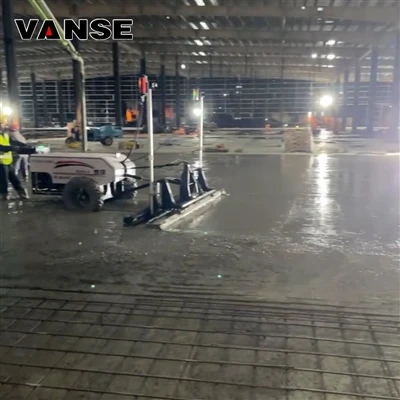Kako se proces izgradnje betonskog kolnika s dvoslojnom čeličnom mrežicom raz...